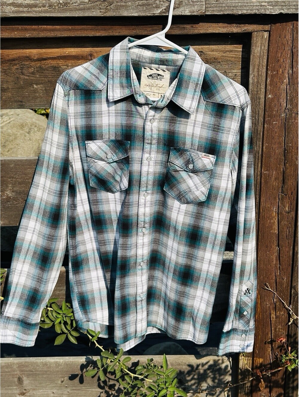 Van's "Off The Wall": Men's Plaid Shirt Size M